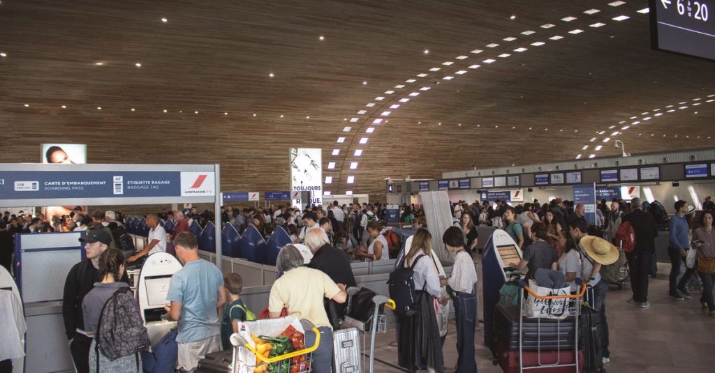 איך לבחור מזוודה לטיסה: גודל, חומר ומחיר