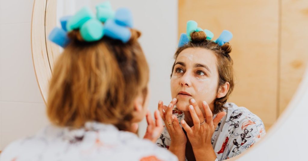 איך לטפל באקנה של מבוגרים: מדריך מעשי לעור הפנים